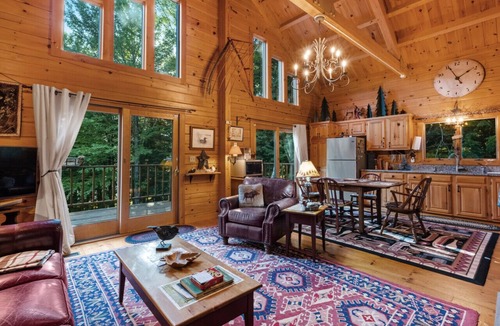 Washington Cabin | Lakefront Ski Log Cabin on 2 acres