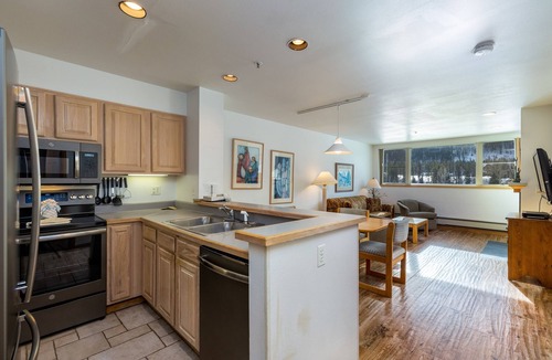 Lakeside Village Condo | Lakeside Condo in Keystone, Mountain & Lake Views, Walk to Shops, Restaurants