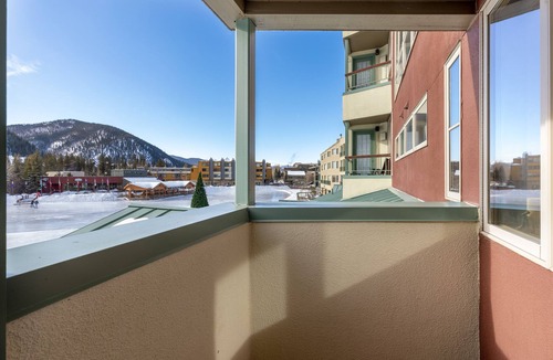 Lakeside Village Condo | Lakeside Condo in Keystone, Mountain & Lake Views, Walk to Shops, Restaurants