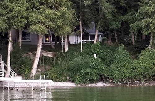 Brock Cottage | Lakeside Tranquility - City Amenities