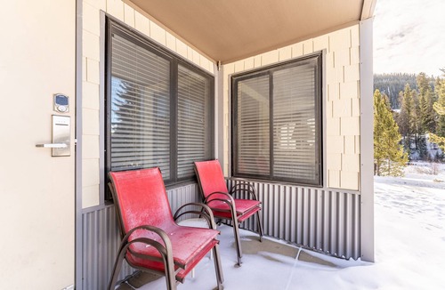 Lakeside Village Condo | Lakeside Village Condo w/Private Patio for Mountain Views & Shared Hot Tub!