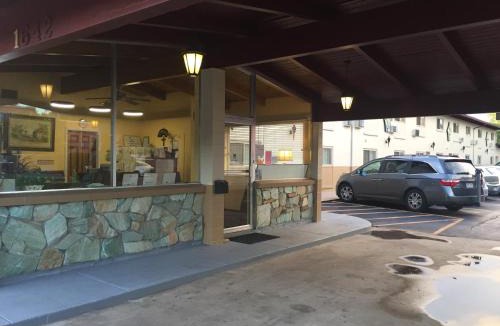 Longmont Hotel | Lamplighter Motel