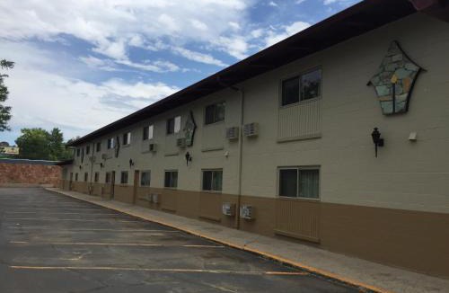 Longmont Hotel | Lamplighter Motel