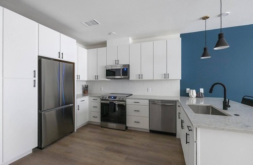 Civic Center Apartment | Landing at akin Golden Triangle - 1 Bedroom in .