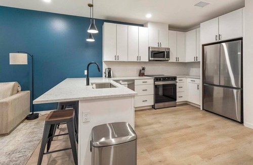 Civic Center Apartment | Landing | Beautiful 1BD, Rooftop Lounge, Gym