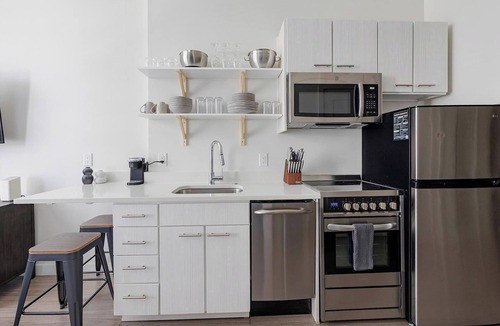 River North Art District Apartment | Landing | Beautiful Studio, Clubhouse, Gym
