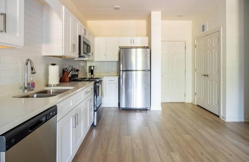 Bellview Apartment | Landing | Chic 1BD, Pool, Gym