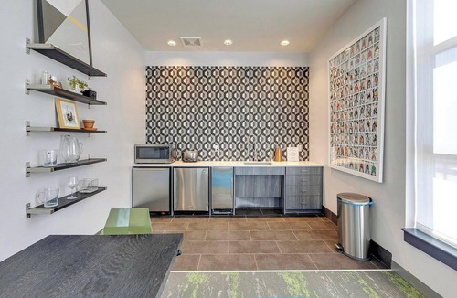 River North Art District Apartment | Landing | Chic Studio, Gym, Clubhouse