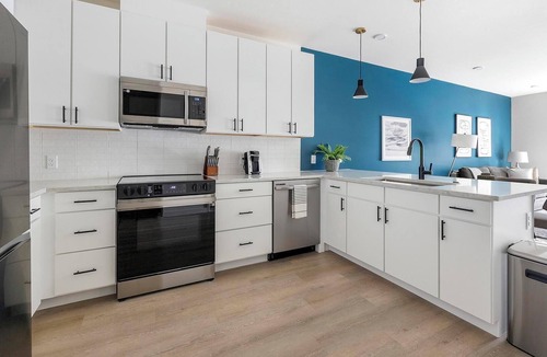 Civic Center Apartment | Landing | Modern 1BD, Gym, Rooftop Lounge