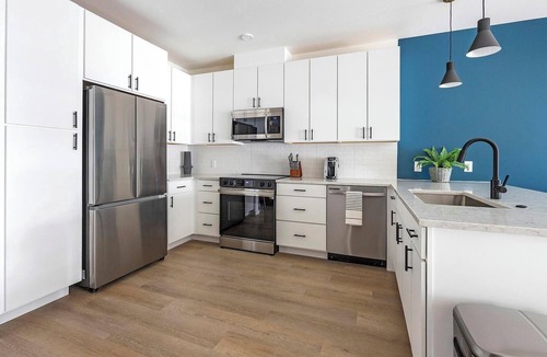 Civic Center Apartment | Landing | Modern 1BD, Gym, Rooftop Lounge