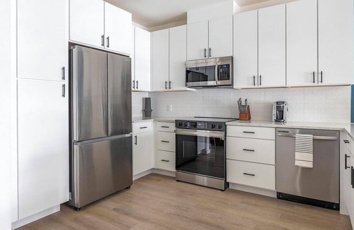 Civic Center Apartment | Landing | Modern 1BD, Gym, Rooftop Lounge