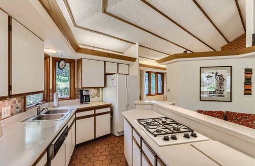 Devil's Thumb - Rolling Hill House | Landmark Mid Century Executive Rental