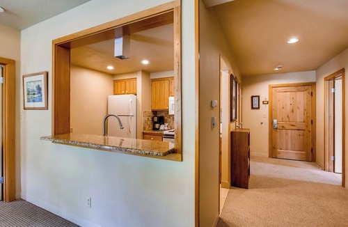 Lakeside Village Condo | Large 1400 ft² 3Br Condo in Lakeside Village-Kids Ski Free by RedAwning