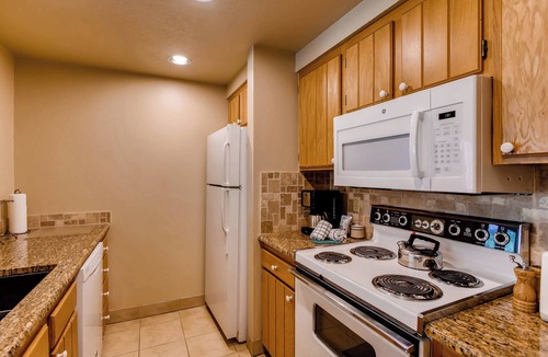 Lakeside Village Condo | Large 1400 ft² 3Br Condo in Lakeside Village-Kids Ski Free by RedAwning