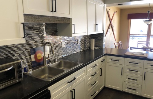 Keystone Condo | Large 1BR Condo. Steps away from shuttle, parking & pool. IndependentlynOperated