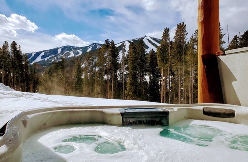 Old Town House | Large 4Bed Townhome, Private Hot Tub, On free shuttle route, 2 Living Rooms