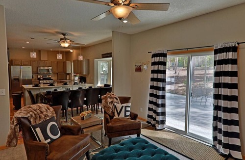 Fraser House | Large 7 Bedroom Home, Mountain Setting, 3 family rooms, Hot Tub.