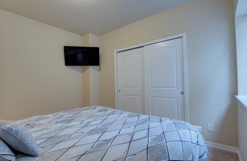 Monument House | Large Brand-New Home Close to Lake & Mountains