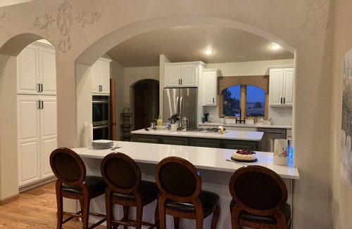 Monument House | Large estate with indoor pickleball, XL hot tub, sauna, golf & VIEWS galore!