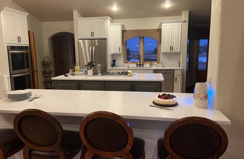 Monument House | Large estate with indoor pickleball, XL hot tub, sauna, golf & VIEWS galore!