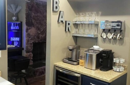 University Area House | Large Group Entertainment Zone!