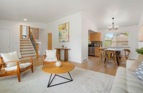 Allendale Area House | Large Home, 2 Living Rooms, Great for Family/Pets!