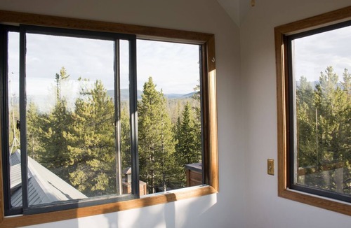 Fraser House | Large home on 5 acres, 5 bedrooms, 3 bathrooms and sleeps up to 14 people