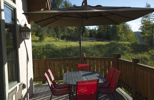 Highland Meadows House | Large home with 2 living spaces and a loft! Close to mountain and stores.