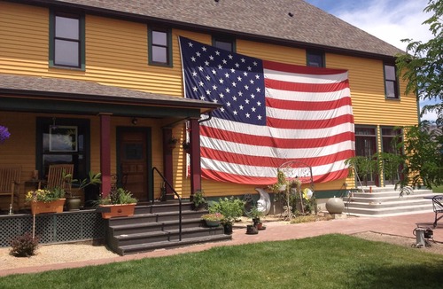 Palisade House | LARGE HOUSE - Perfect for groups! In the middle of WINE COUNTRY - WALK TO TOWN!