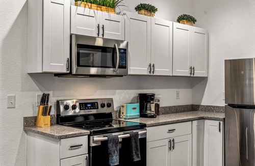 Dayton Triangle Apartment | Large & Modern Home Base | King Beds