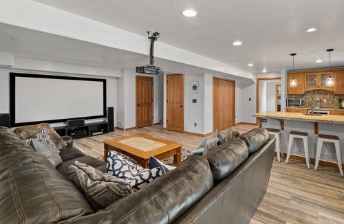 Fraser House | Large Mountain Home/Private Hot Tub/Shuffleboard/Pet Friendly
