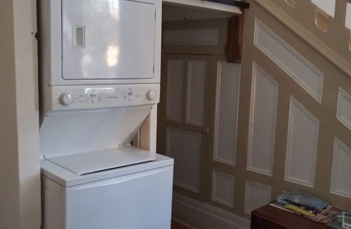 Northside Apartment | Large, Sunny, upper floor Studio.