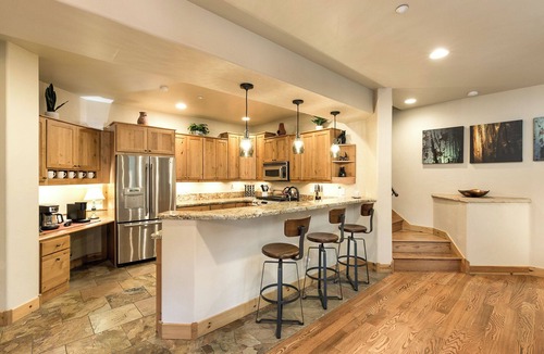 Purgatory House | Largest Black Bear Townhome - Ping Pong Table - on Demand Ski Shuttle