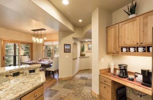 Purgatory House | Largest Black Bear Townhome - Ping Pong Table - on Demand Ski Shuttle