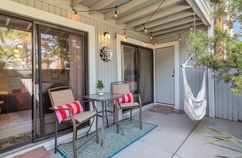 Aurora Condo | Laundry in unit, Artist Space, Central Location