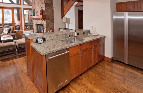 Avon Condo | Lavish 3BR/3.5BA Bachelor Gulch Condo - Ski In/Ski Out