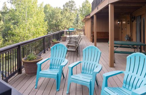 Florissant House | Lazy Bear Lodge in Florissant with Mountain Views!