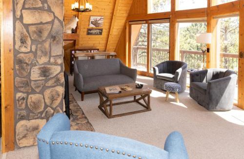 Florissant House | Lazy Bear Lodge in Florissant with Mountain Views!