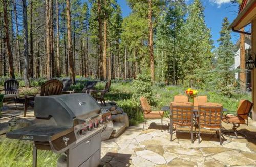 Warrior's Mark West House | Lazy Fox Lodge in National Forest View