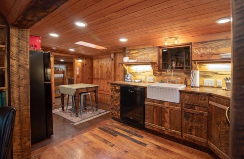 Estes Park Cabin | Legendary Exploration Cabin near Downtown and RMNP