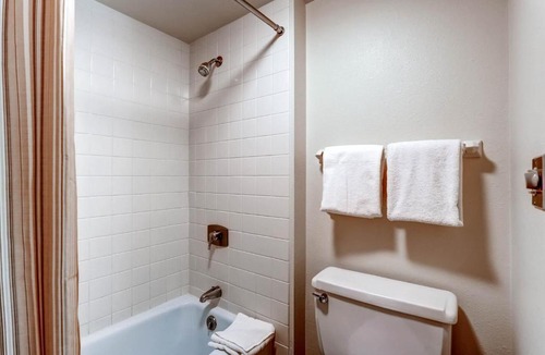 Lakeside Village Apartment | Lenawee 1740