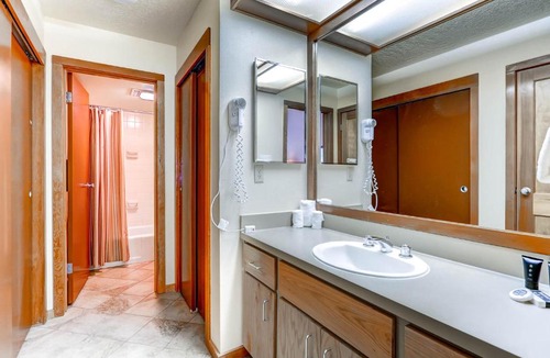 Lakeside Village Apartment | Lenawee 1740