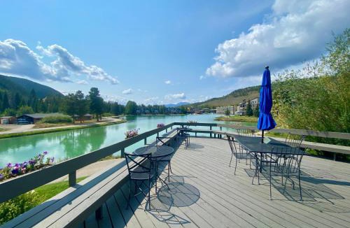 Lakeside Village House | Lenawee 1741 by SummitCove Lodging