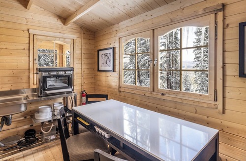 Red Cliff Cabin | Lichen Huts