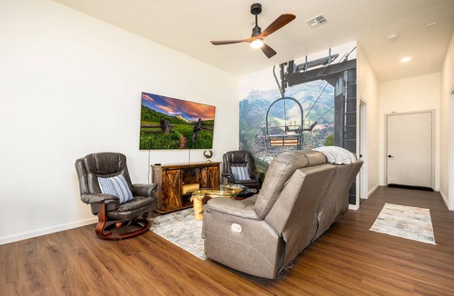 Vernal House | Lift House - Chair #7