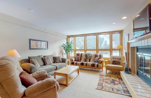 Mountain House Hotel | Liftside Condominiums 306
