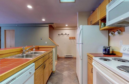 Mountain House Hotel | Liftside Condominiums 306