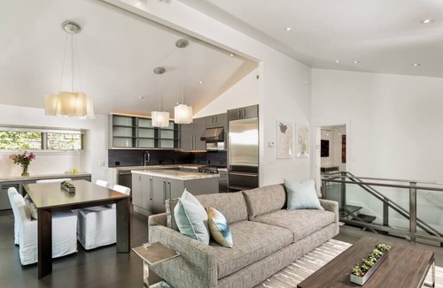 West End House | Light filled Contemporary in prestigious West End