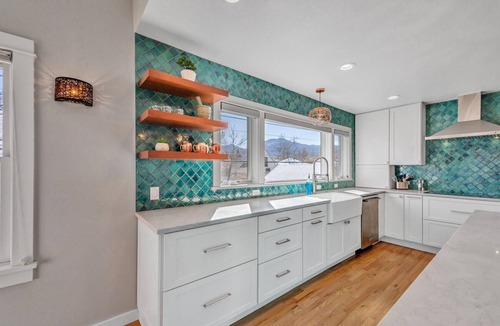 Whittier House | Light Filled Home with Flatiron Views. Walk to Pearl Street Mall