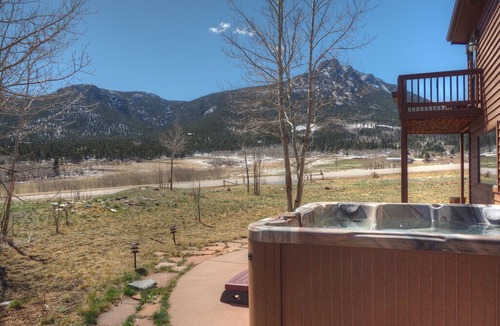 Estes Park House | Lily Mountain Lodge - Gorgeous Mountain Views - Private Hot Tub -- EV #3498